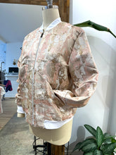 Load image into Gallery viewer, Creamy Brocart Bomber jacquet - Upcycled
